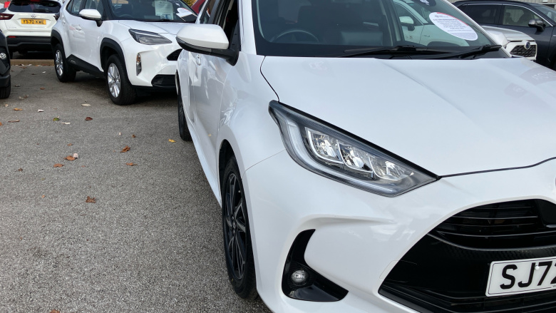 Toyota Yaris 1.5 Hybrid Design 5dr CVT Hybrid Hatchback